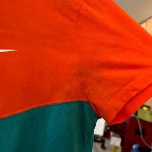 Stain details for Nike Heritage cropped tee